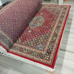 Ručne viazaný červeno modrý koberec Ganga 705 RED perským motívom