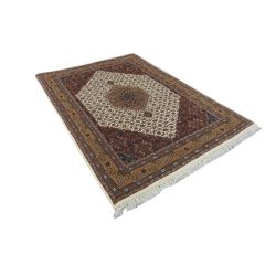Ručne tkaný koberec z Indie...