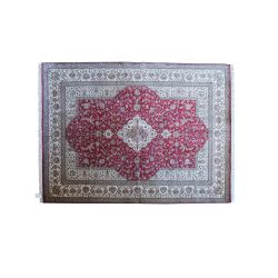 Klasický bordový koberec...