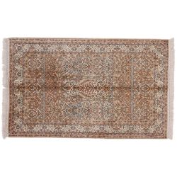 Menší hodvábny koberec...